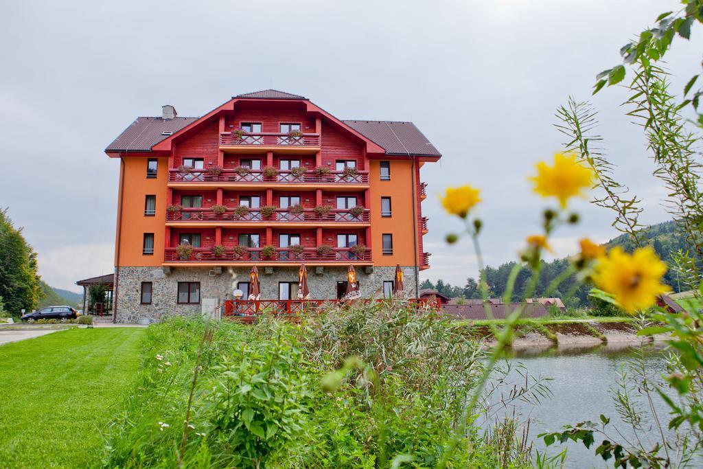 Hotel Impozant Valča Exterior foto